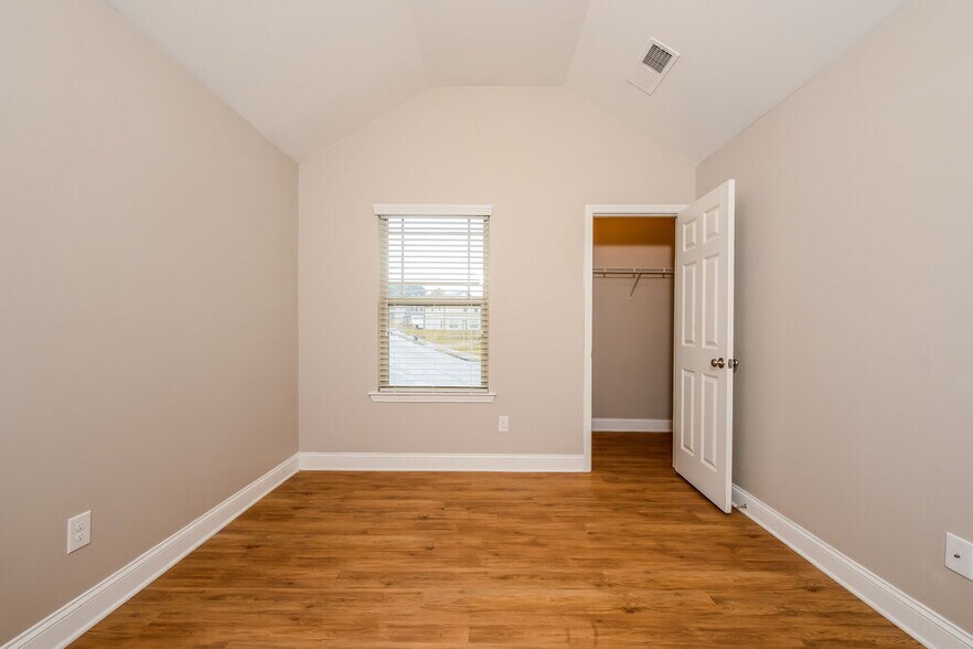 Building Photo - 2291 Wentworth Park Dr