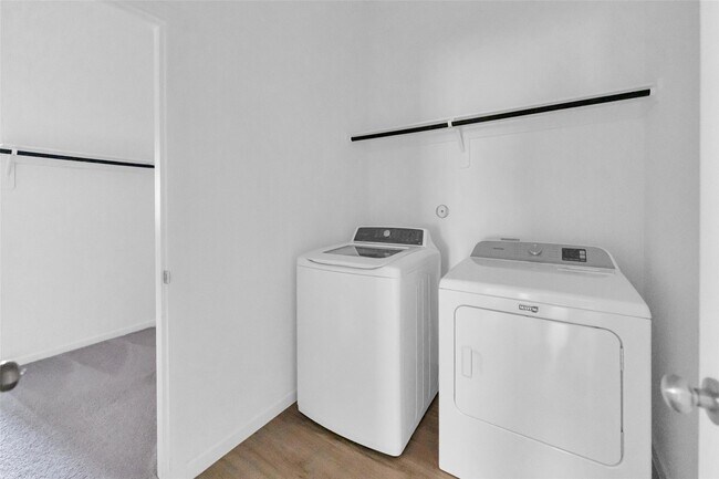 Building Photo - 1426 Northwood Blf Ln