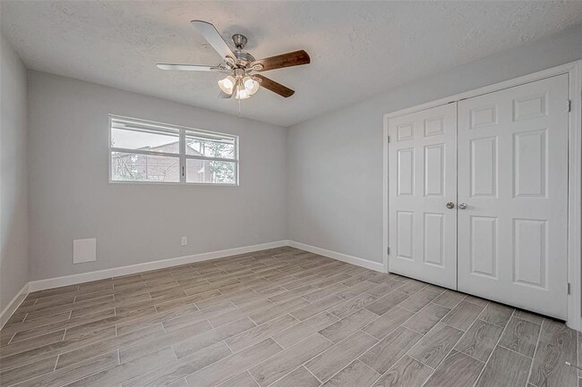Building Photo - 300 Lane Dr