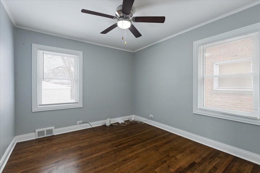 Building Photo - 9107 S Dante Ave