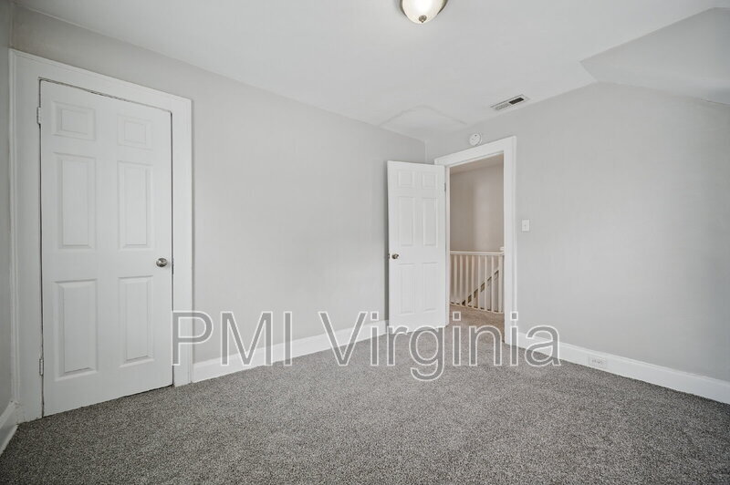 Building Photo - 16 Connor Pl