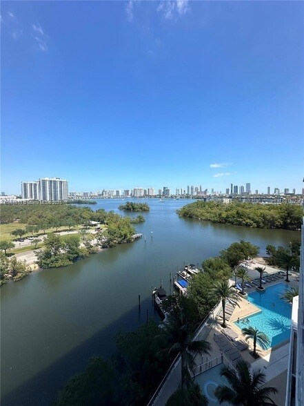 Building Photo - 16385 Biscayne Blvd