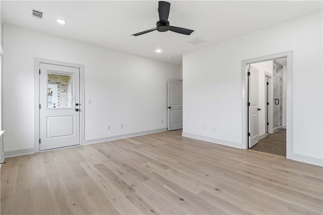 Building Photo - 920 Trestle Ln