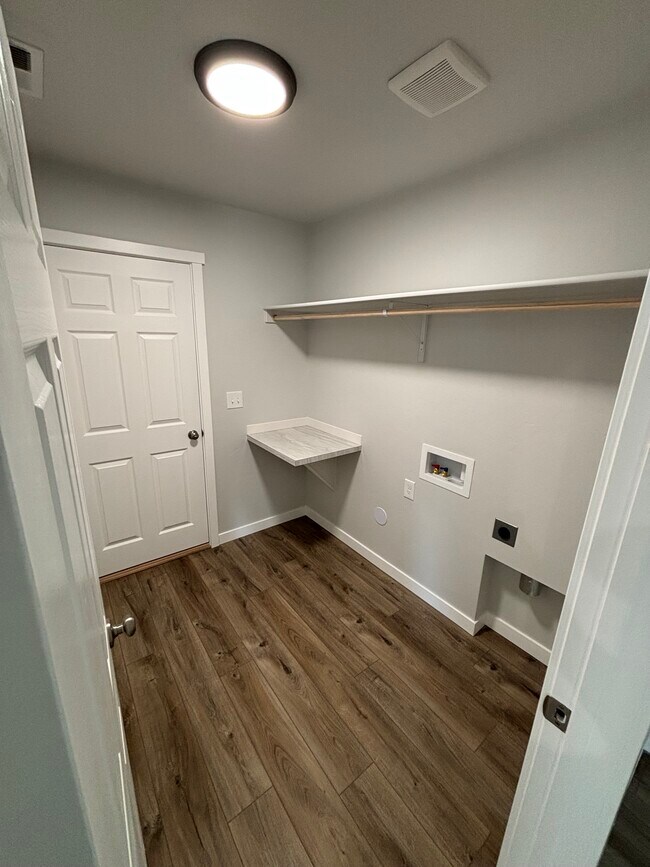 Building Photo - 5210 Endicott Dr