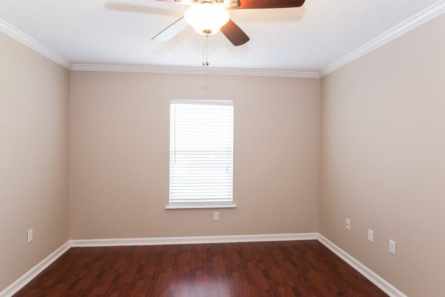 Building Photo - 1417 Heather Ct