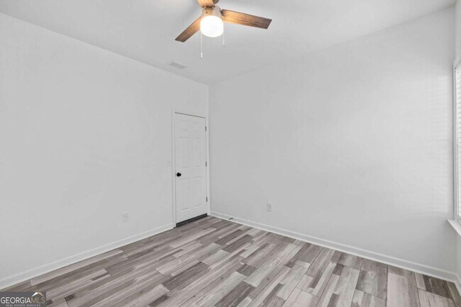 Building Photo - 4228 Laurel Creek Ct SE