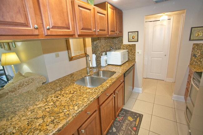 Building Photo - 1009 N Ocean Blvd