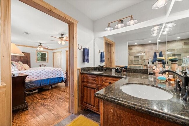 Building Photo - Country Living Rental on 26+ Acres!