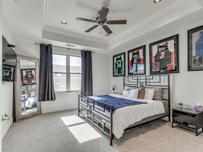 Building Photo - 414 NE 2nd St