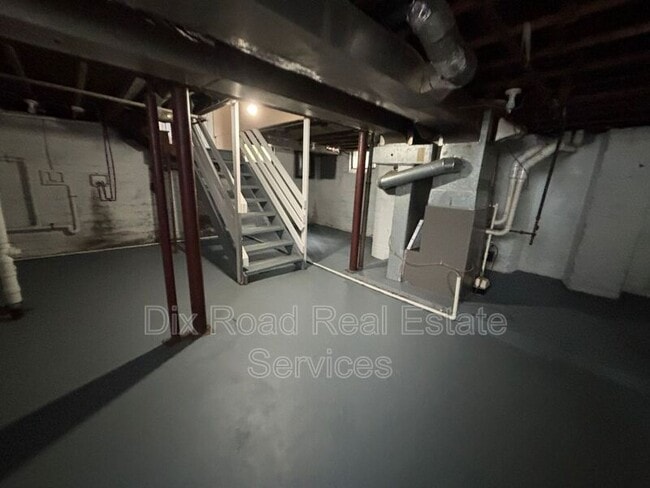 Building Photo - 348 Nassau St