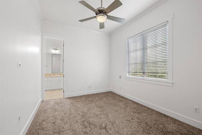 Building Photo - 1607 Chelsea Ln