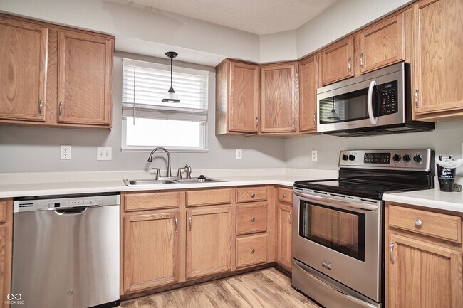 Building Photo - 10856 Trailwood Dr