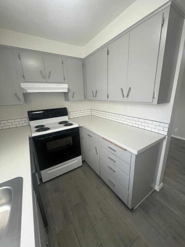 Building Photo - 299 Lobelia Ave
