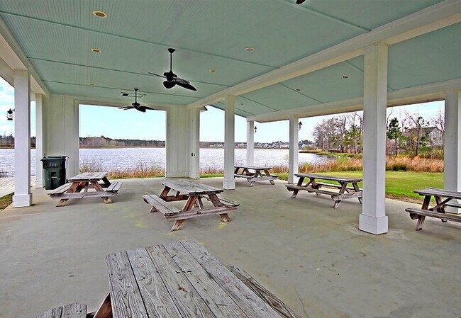 Building Photo - 465 Foxbank Plantation Blvd