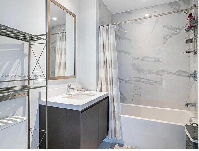 Building Photo - 851 NE 1st Ave