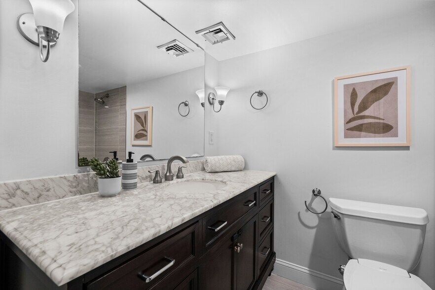 Building Photo - 700 7th St SW