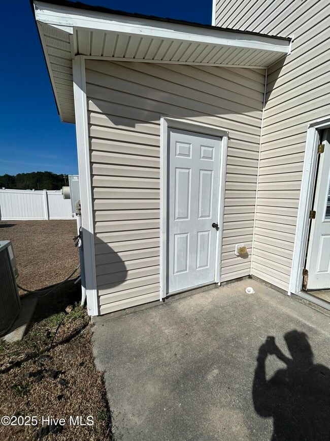 Building Photo - 211 Bridgewood Dr
