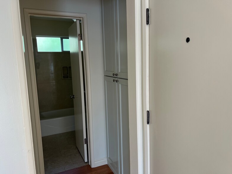 Building Photo - 1523 Scott Rd