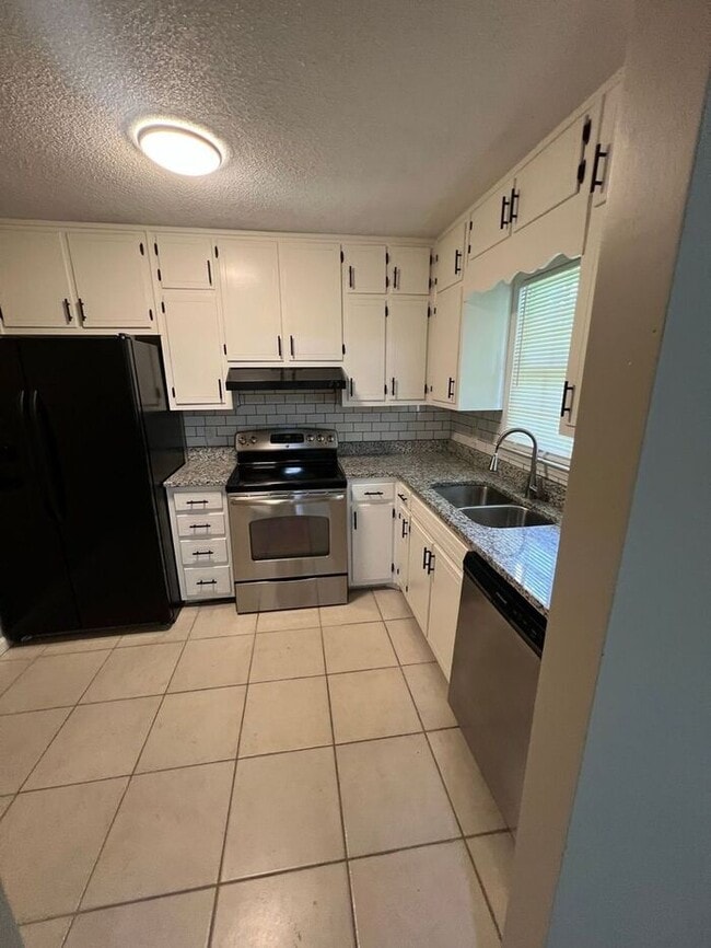 Building Photo - Cozy 2 bedroom 1 bath ranch duplex NOW AVAILABLE!