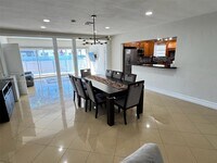 Building Photo - 17800 NE 10th Ave