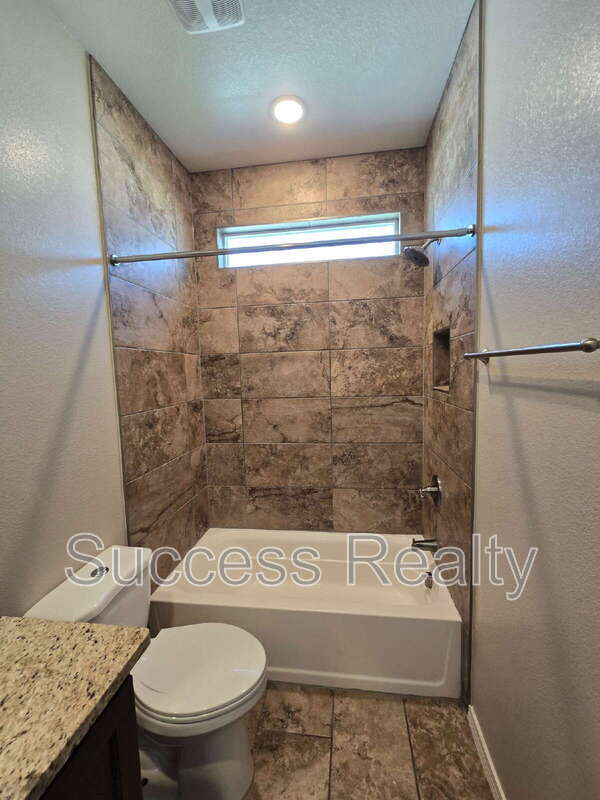 Building Photo - 10624 Hidden Chapel Pl