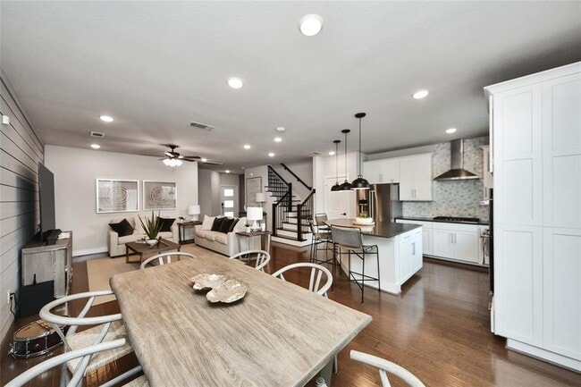 Building Photo - 1707 Summerlyn Ter Dr