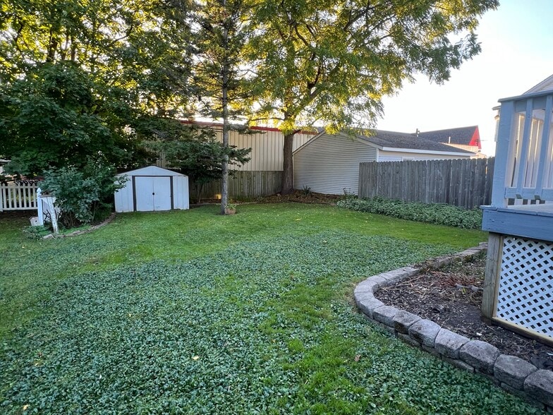 Building Photo - 176 Duer St