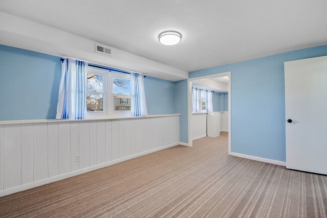 Building Photo - 7S580 Lynn Dr