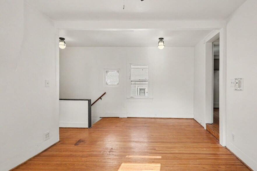 Building Photo - 54 Sanford St