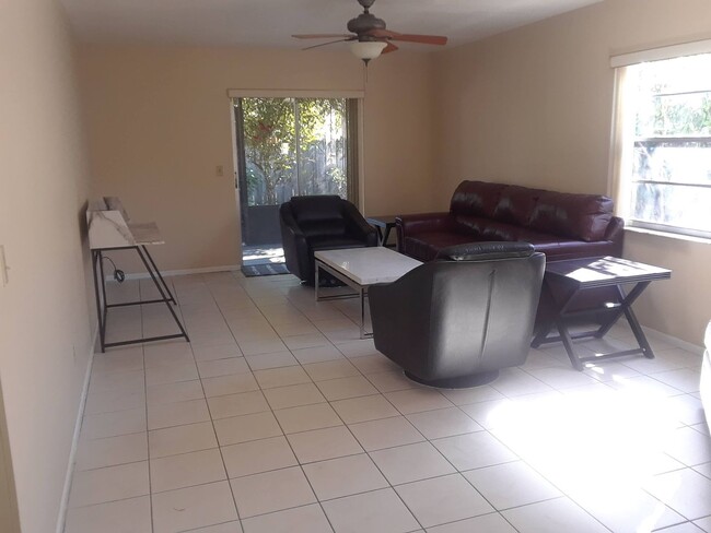 Building Photo - 1303 Candlewyck Dr