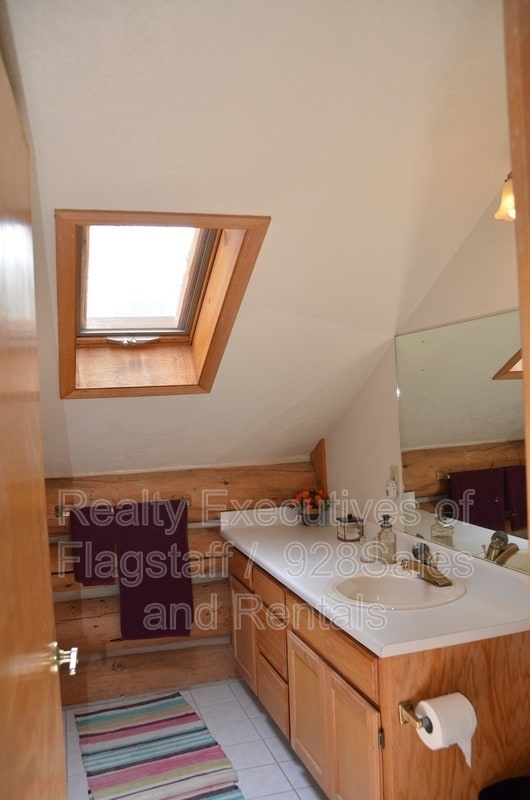 Building Photo - 1500 E Iris Trail