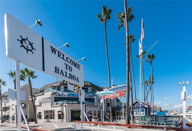 Building Photo - 305 Main St