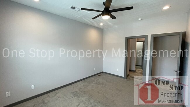 Building Photo - 3 Bedroom, 2.5 Bath Modern Townhome in Nor...