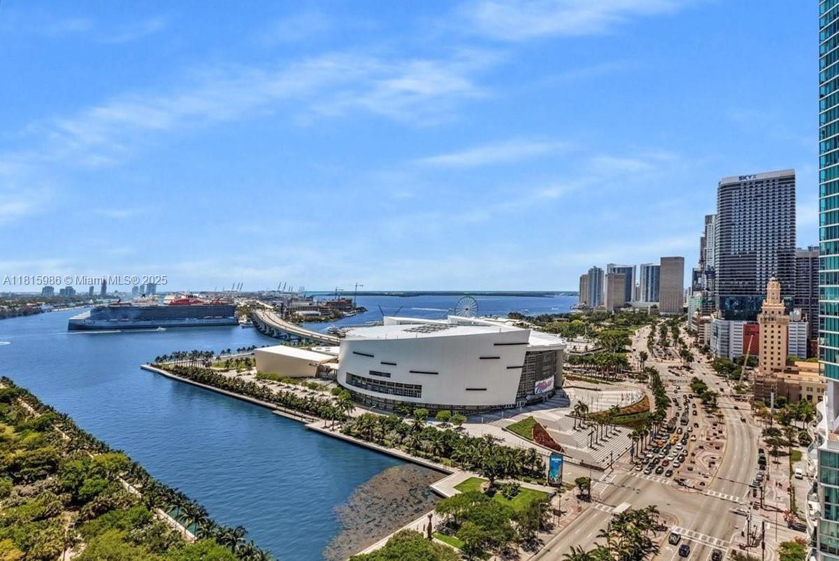 Building Photo - 900 Biscayne Blvd