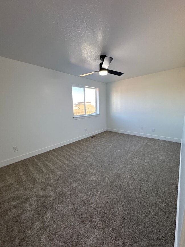 Building Photo - 729 W 350 N