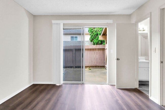 Building Photo - Great Three bedroom in UTC!  Available now!