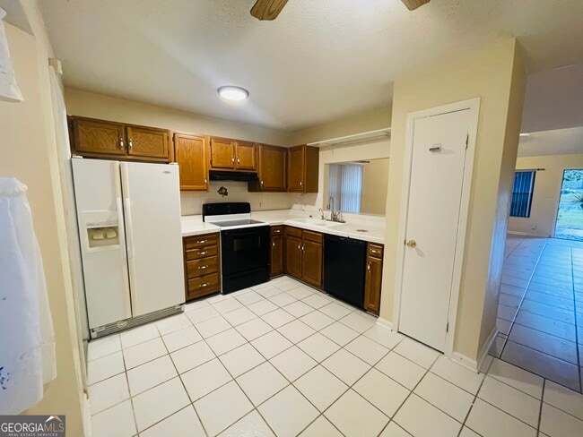 Building Photo - 136 Creekwood Cir