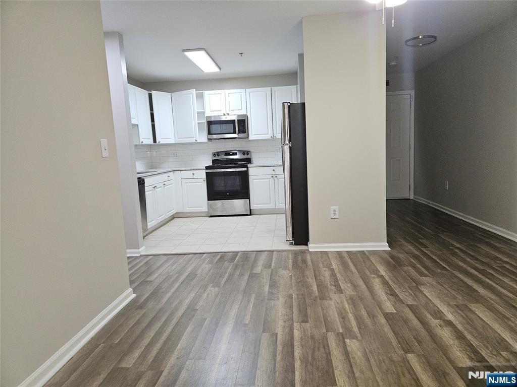 Building Photo - 905 River Rd