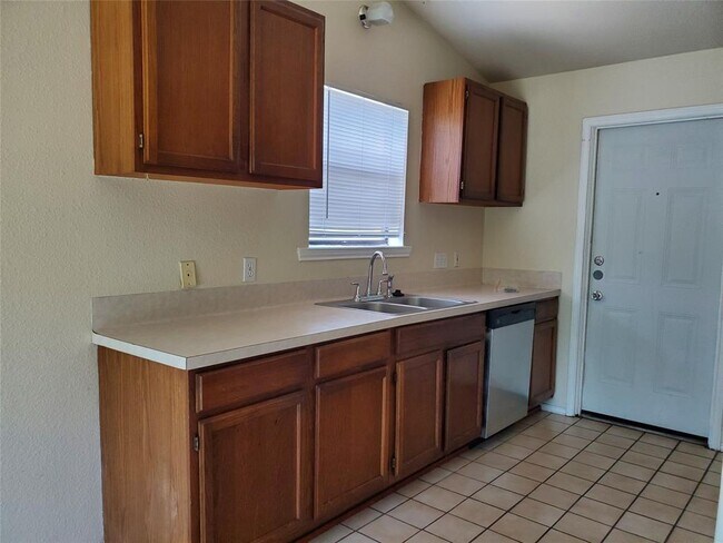 Building Photo - 2210 N Celia Dr