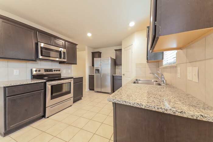 Building Photo - 841 Costlow Ln