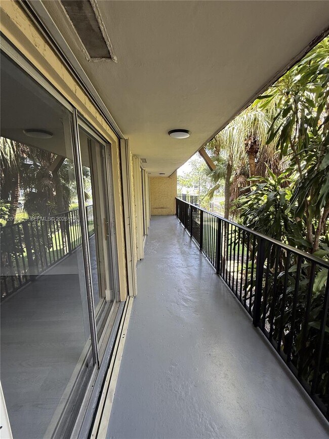 Building Photo - 8500 SW 109th Ave