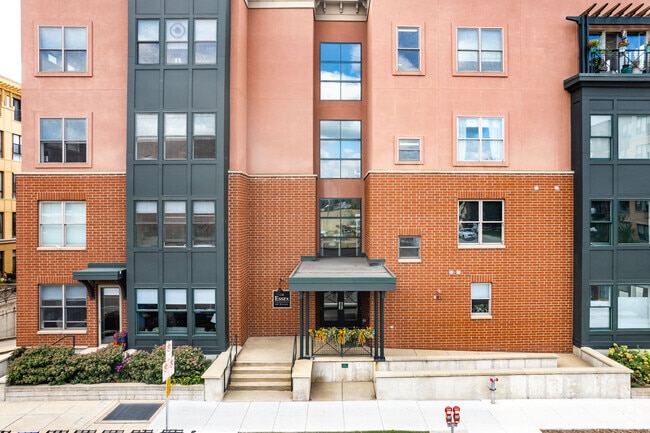 Entrance - Essex On The Park