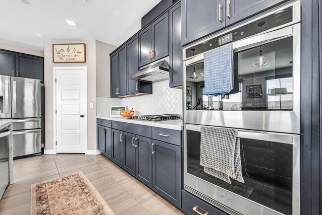 Building Photo - Spacious 5-Bedroom Home with Loft, Pool & Mountain Views