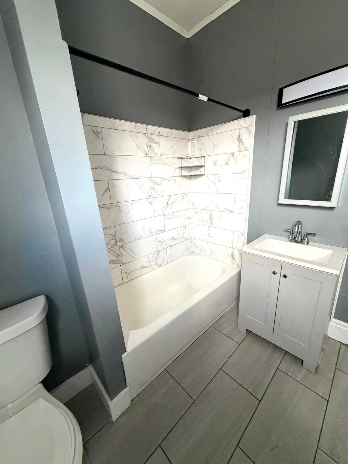 Building Photo - 204 1st St