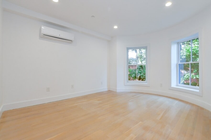 Building Photo - 55 E Springfield St