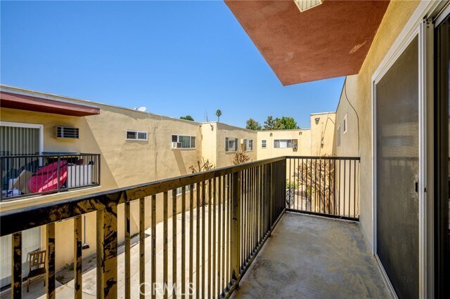 Building Photo - 17463 Vanowen St