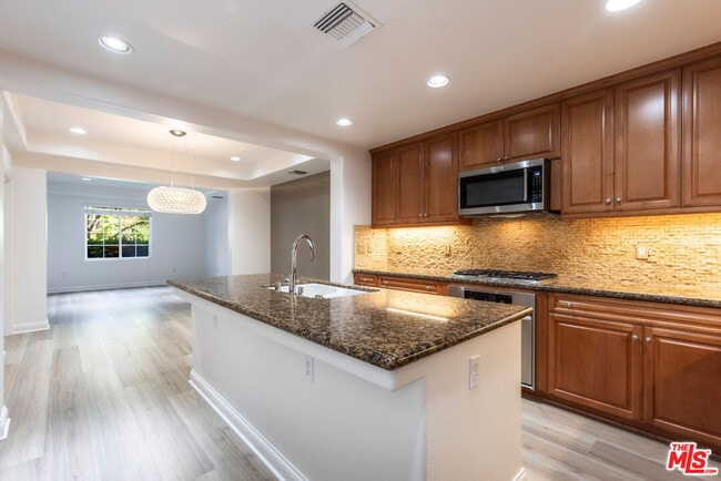 Building Photo - 12975 Agustin Pl