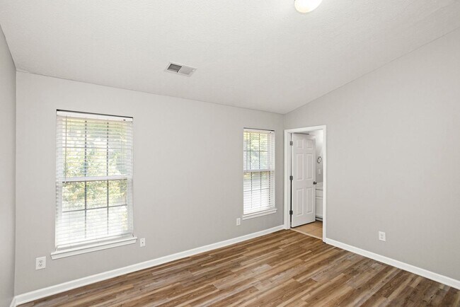 Building Photo - 7277 Charlotte Pike