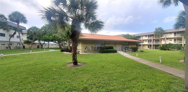 Building Photo - 250 Layne Blvd