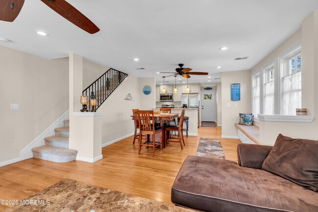 Building Photo - 1003 C St